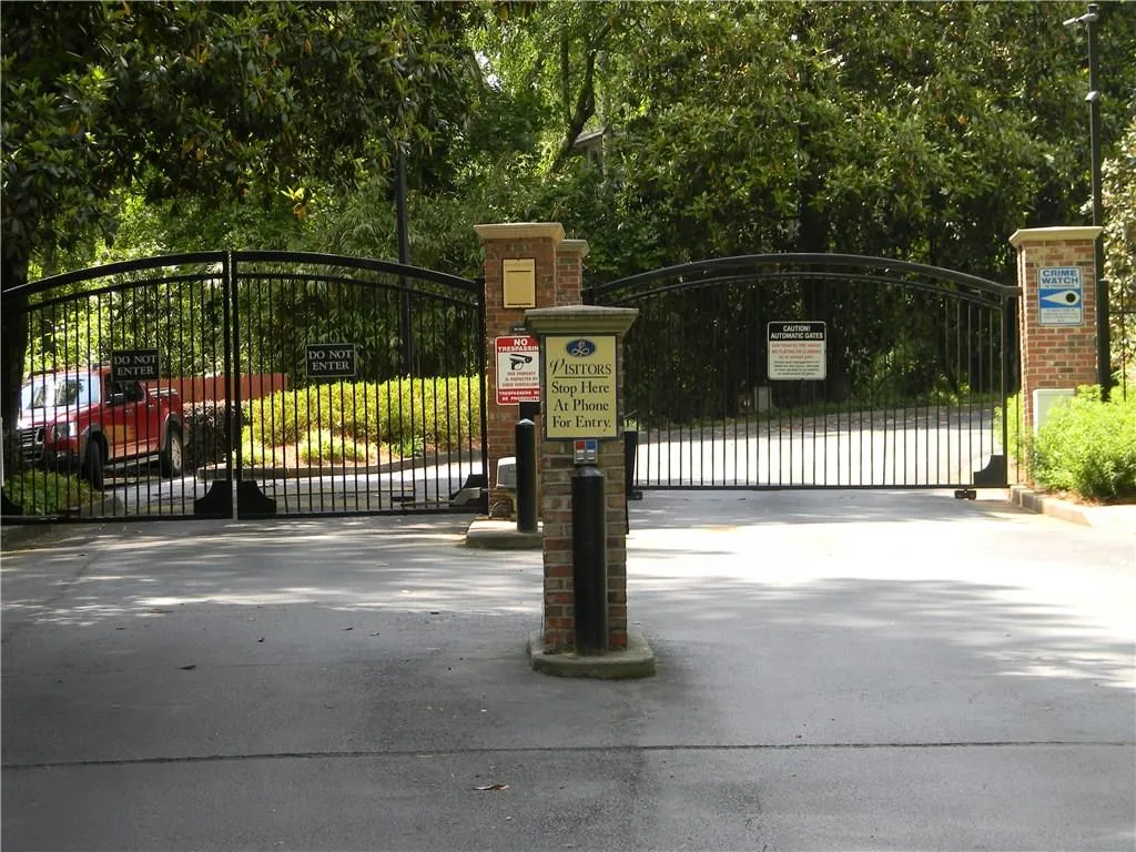 6816 Glenridge Drive Unit J, Sandy Springs, Georgia 30328, 2 Bedrooms Bedrooms, ,2 BathroomsBathrooms,Residential,Sold,6816 Glenridge Drive Unit J,5689358