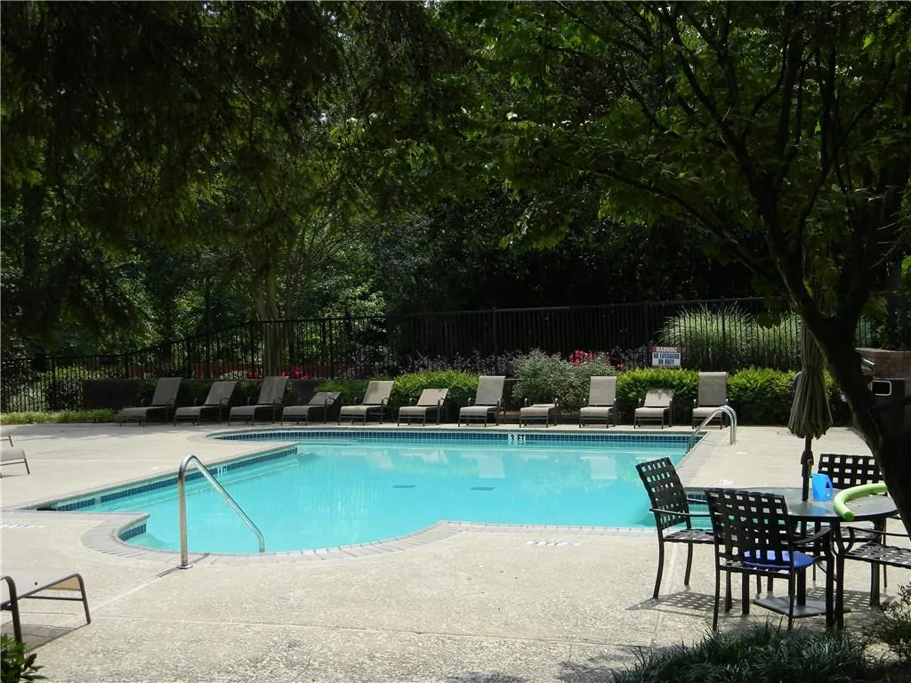 6816 Glenridge Drive Unit J, Sandy Springs, Georgia 30328, 2 Bedrooms Bedrooms, ,2 BathroomsBathrooms,Residential,Sold,6816 Glenridge Drive Unit J,5689358