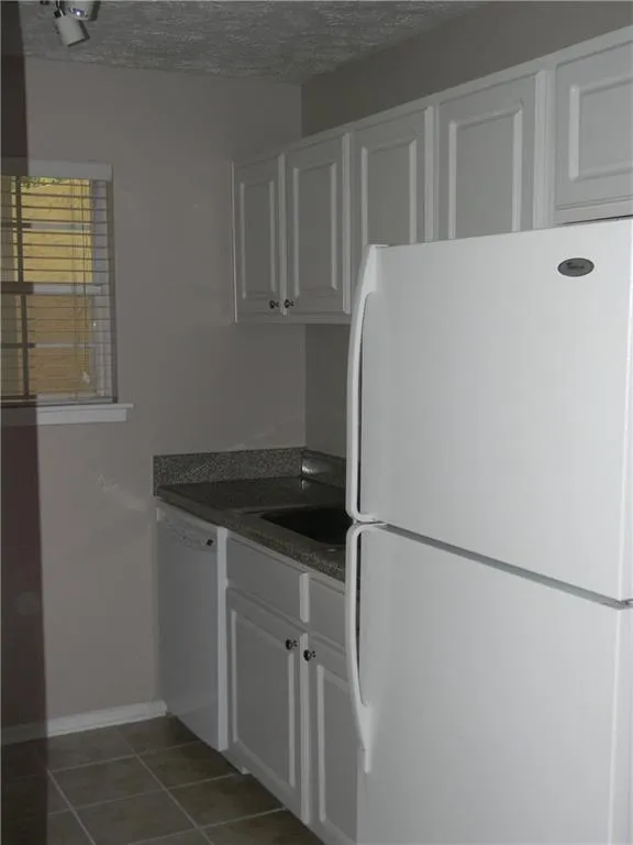 6816 Glenridge Drive Unit J, Sandy Springs, Georgia 30328, 2 Bedrooms Bedrooms, ,2 BathroomsBathrooms,Residential,Sold,6816 Glenridge Drive Unit J,5689358