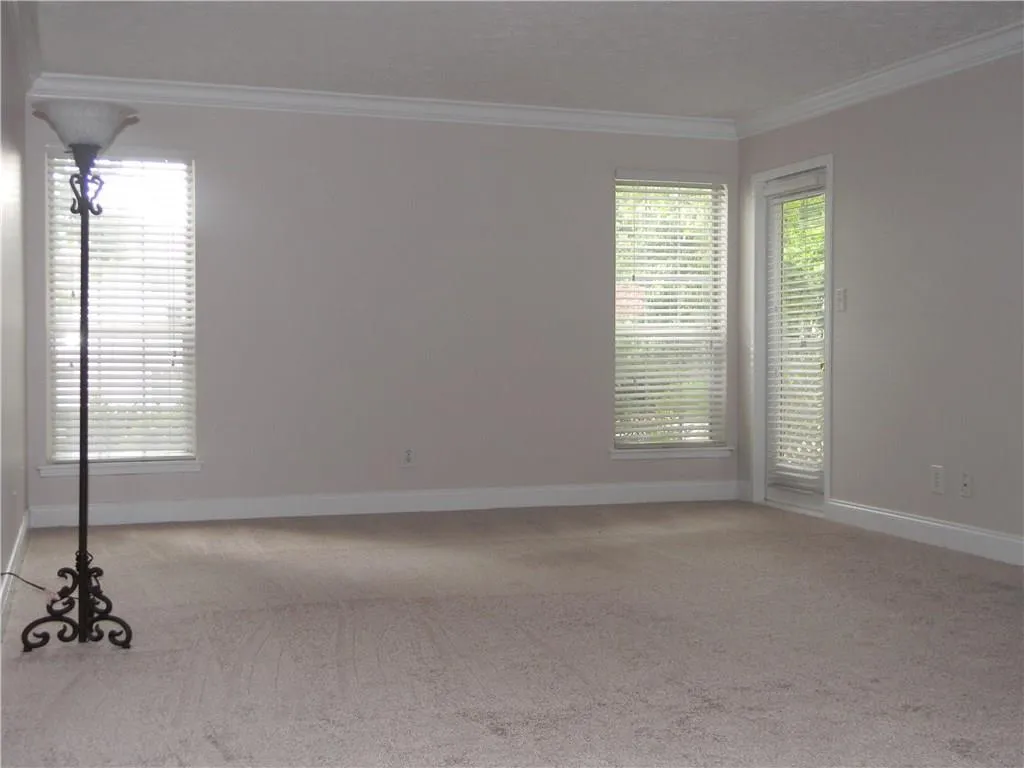 6816 Glenridge Drive Unit J, Sandy Springs, Georgia 30328, 2 Bedrooms Bedrooms, ,2 BathroomsBathrooms,Residential,Sold,6816 Glenridge Drive Unit J,5689358