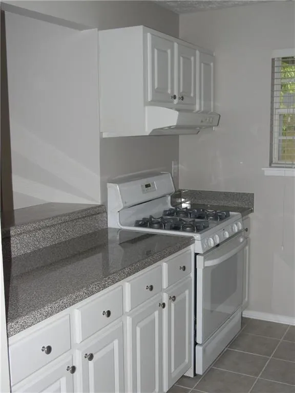 6816 Glenridge Drive Unit J, Sandy Springs, Georgia 30328, 2 Bedrooms Bedrooms, ,2 BathroomsBathrooms,Residential,Sold,6816 Glenridge Drive Unit J,5689358