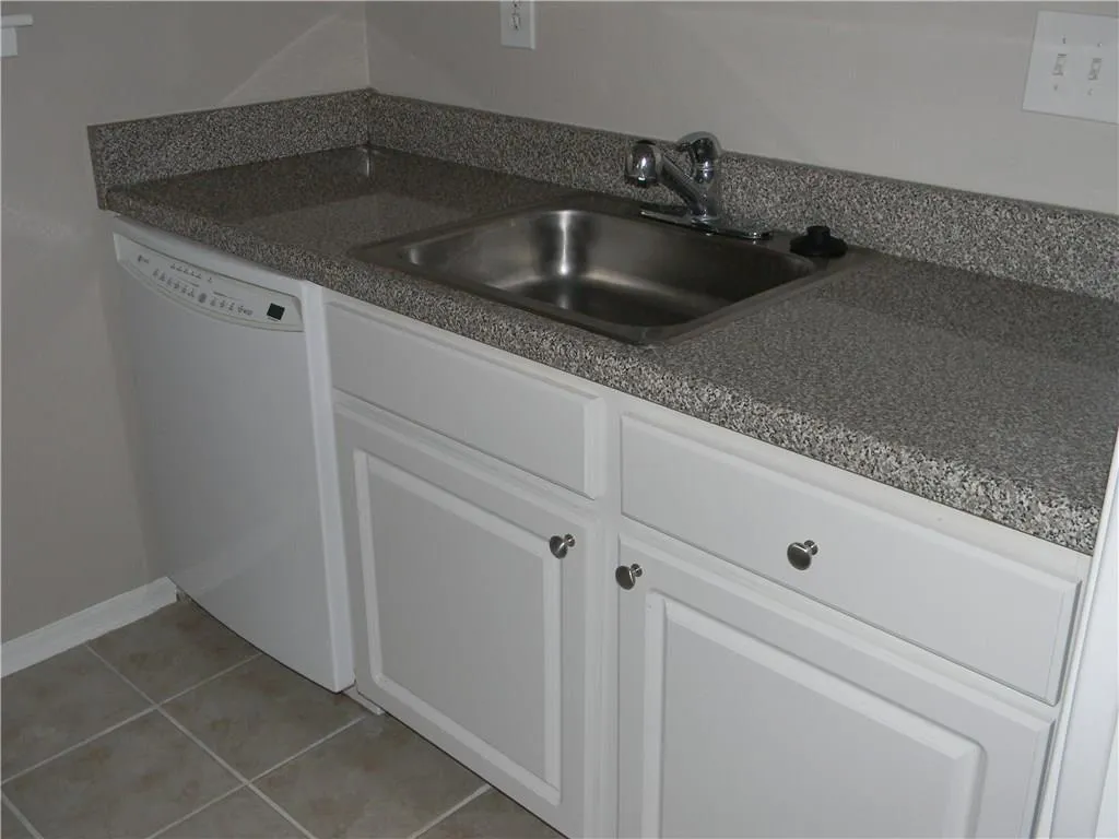 6816 Glenridge Drive Unit J, Sandy Springs, Georgia 30328, 2 Bedrooms Bedrooms, ,2 BathroomsBathrooms,Residential,Sold,6816 Glenridge Drive Unit J,5689358