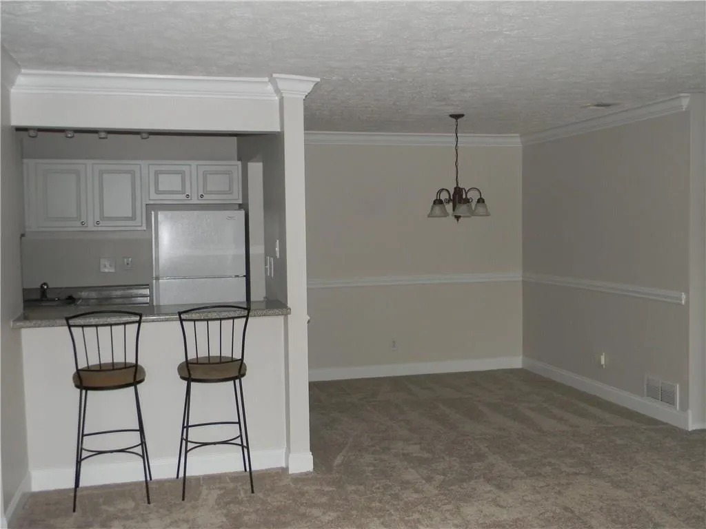 6816 Glenridge Drive Unit J, Sandy Springs, Georgia 30328, 2 Bedrooms Bedrooms, ,2 BathroomsBathrooms,Residential,Sold,6816 Glenridge Drive Unit J,5689358