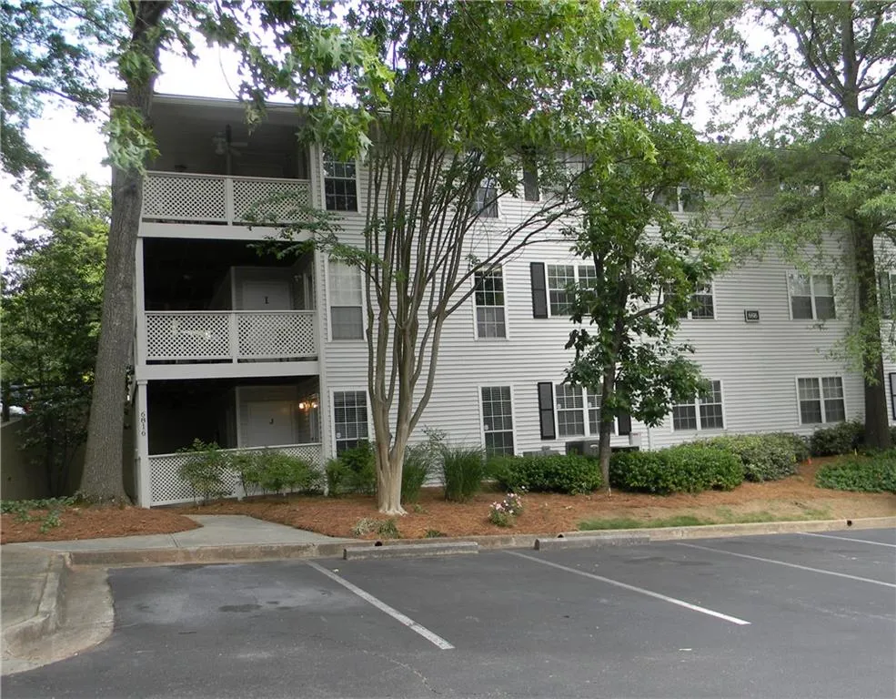 6816 Glenridge Drive Unit J, Sandy Springs, Georgia 30328, 2 Bedrooms Bedrooms, ,2 BathroomsBathrooms,Residential,Sold,6816 Glenridge Drive Unit J,5689358