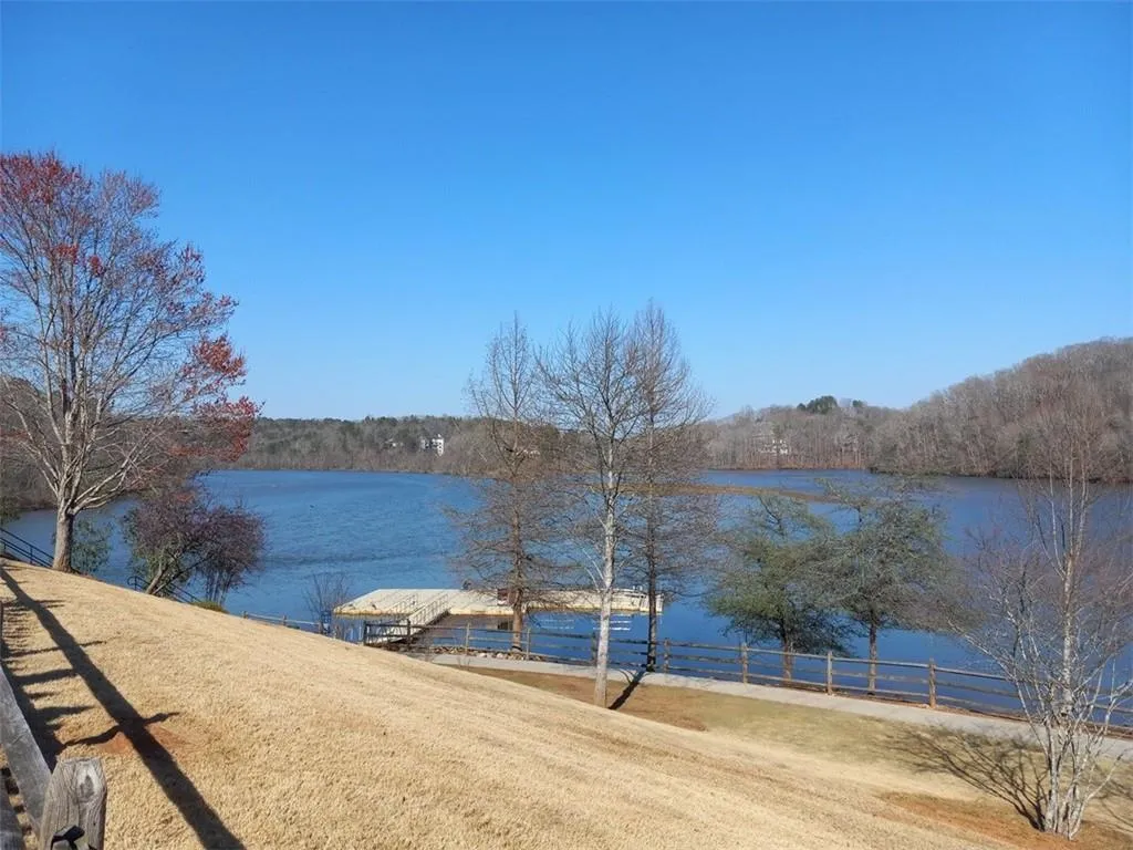 Walking distance to the lake