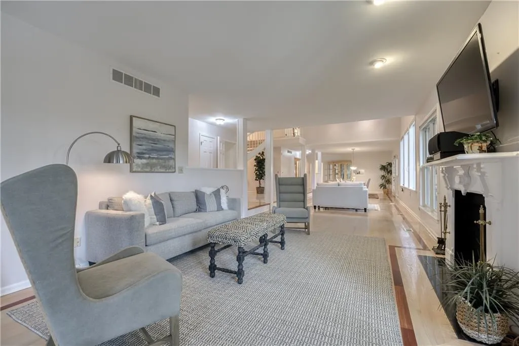 9635 Huntcliff Trace, Atlanta, Georgia 30350, 6 Bedrooms Bedrooms, ,4 BathroomsBathrooms,Residential,Sold,9635 Huntcliff Trace,6948772