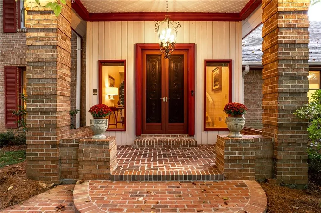 9635 Huntcliff Trace, Atlanta, Georgia 30350, 6 Bedrooms Bedrooms, ,4 BathroomsBathrooms,Residential,Sold,9635 Huntcliff Trace,6948772