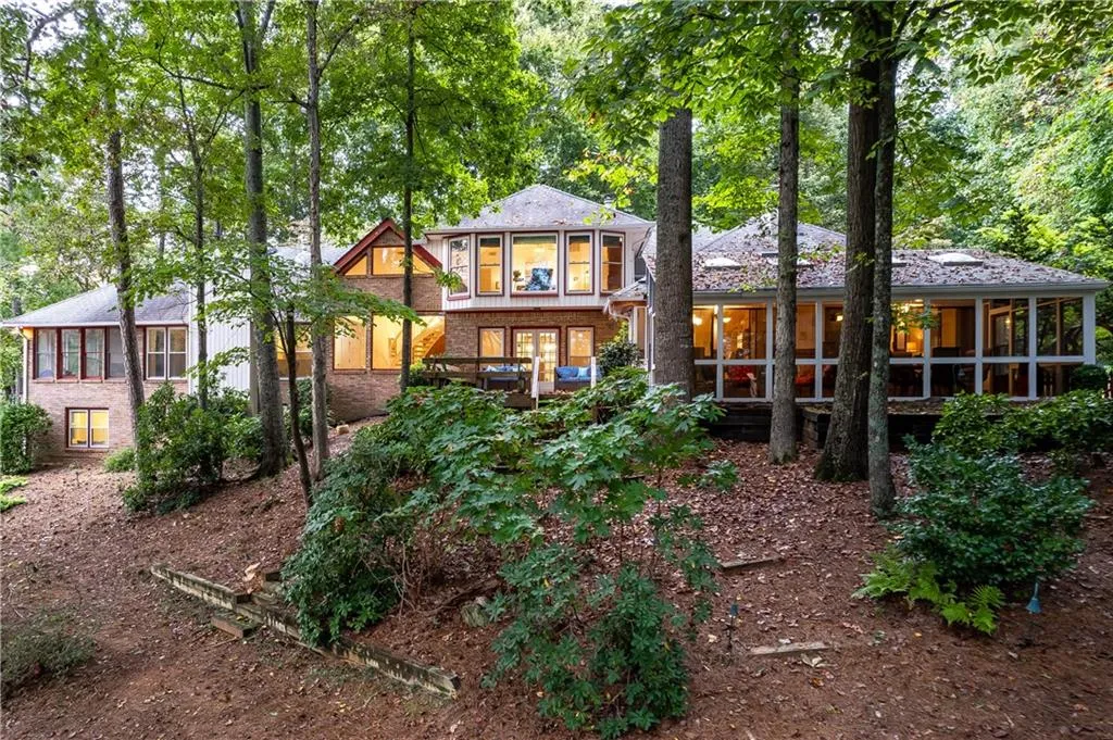 9635 Huntcliff Trace, Atlanta, Georgia 30350, 6 Bedrooms Bedrooms, ,4 BathroomsBathrooms,Residential,Sold,9635 Huntcliff Trace,6948772