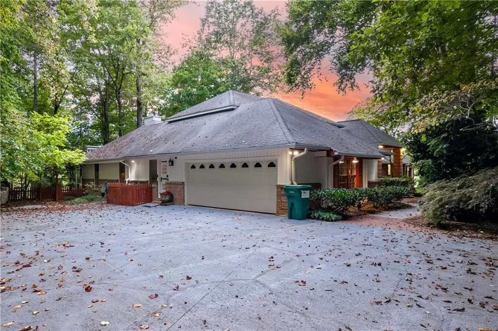 9635 Huntcliff Trace, Atlanta, Georgia 30350, 6 Bedrooms Bedrooms, ,4 BathroomsBathrooms,Residential,Sold,9635 Huntcliff Trace,6948772