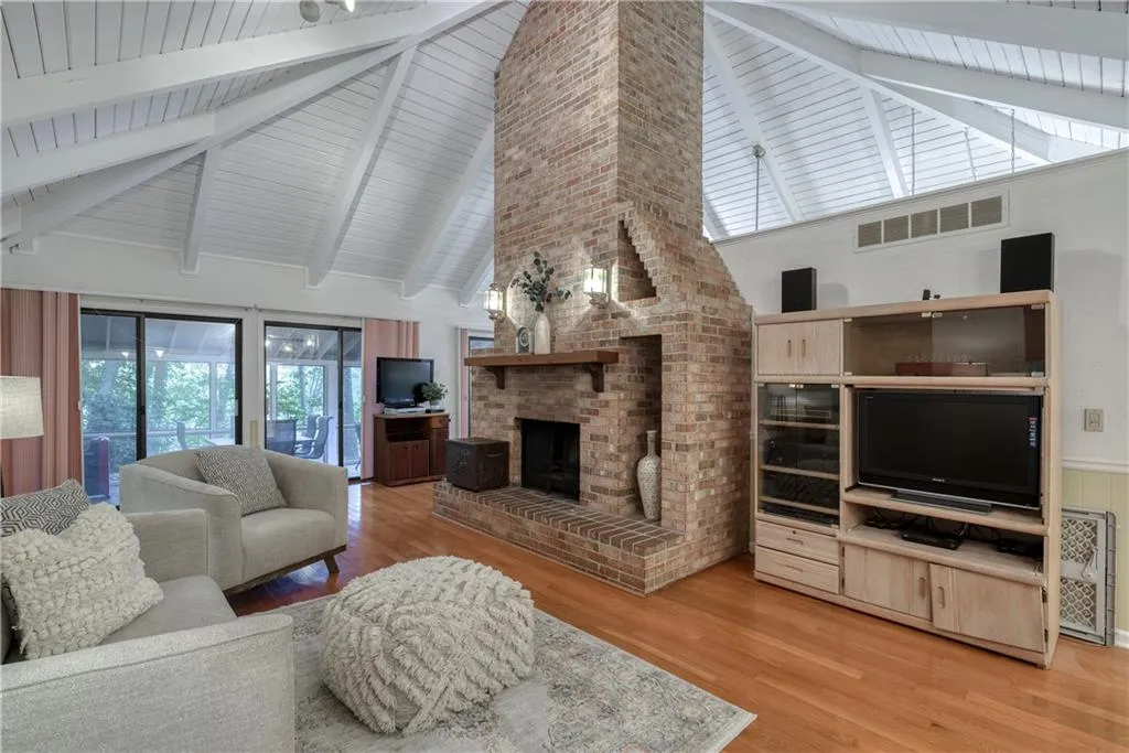9635 Huntcliff Trace, Atlanta, Georgia 30350, 6 Bedrooms Bedrooms, ,4 BathroomsBathrooms,Residential,Sold,9635 Huntcliff Trace,6948772