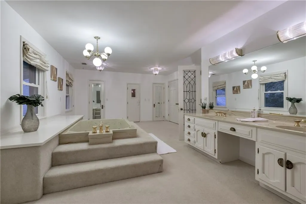 9635 Huntcliff Trace, Atlanta, Georgia 30350, 6 Bedrooms Bedrooms, ,4 BathroomsBathrooms,Residential,Sold,9635 Huntcliff Trace,6948772
