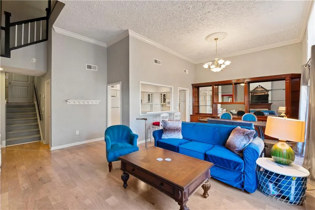 302 Brandywine Circle, Sandy Springs, Georgia 30350, 3 Bedrooms Bedrooms, ,2 BathroomsBathrooms,Residential,Sold,302 Brandywine Circle,7018229