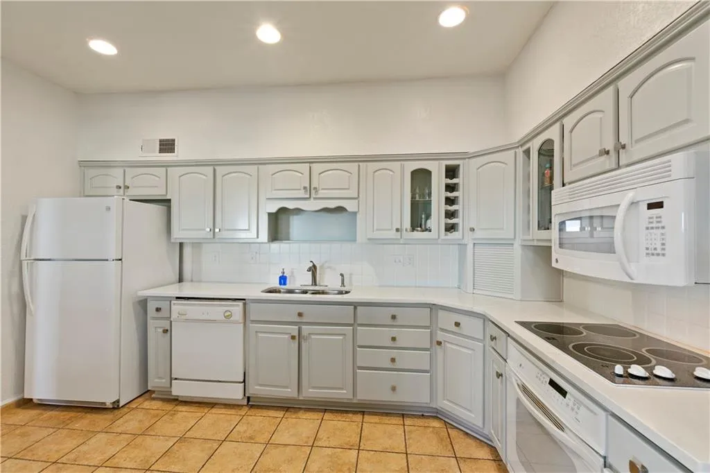 302 Brandywine Circle, Sandy Springs, Georgia 30350, 3 Bedrooms Bedrooms, ,2 BathroomsBathrooms,Residential,Sold,302 Brandywine Circle,7018229