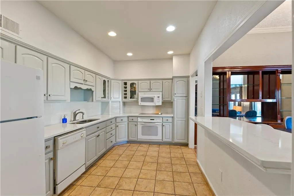 302 Brandywine Circle, Sandy Springs, Georgia 30350, 3 Bedrooms Bedrooms, ,2 BathroomsBathrooms,Residential,Sold,302 Brandywine Circle,7018229