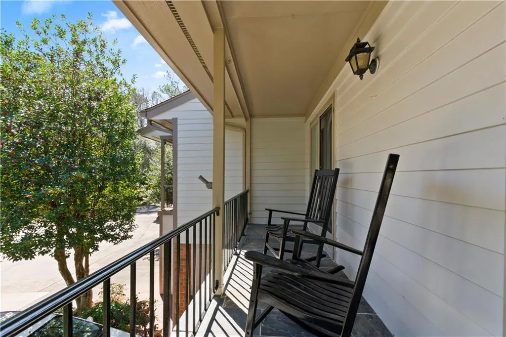 302 Brandywine Circle, Sandy Springs, Georgia 30350, 3 Bedrooms Bedrooms, ,2 BathroomsBathrooms,Residential,Sold,302 Brandywine Circle,7018229