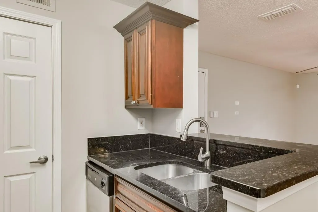 2104 Santa Fe Parkway, Sandy Springs, Georgia 30350, 1 Bedroom Bedrooms, ,1 BathroomBathrooms,Residential,Sold,2104 Santa Fe Parkway,6624133