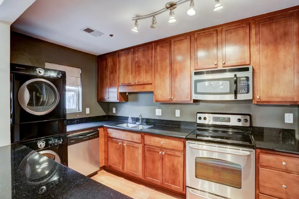 155 N River Drive Unit G, Sandy Springs, Georgia 30350, 2 Bedrooms Bedrooms, ,2 BathroomsBathrooms,Residential,Sold,155 N River Drive Unit G,6698548