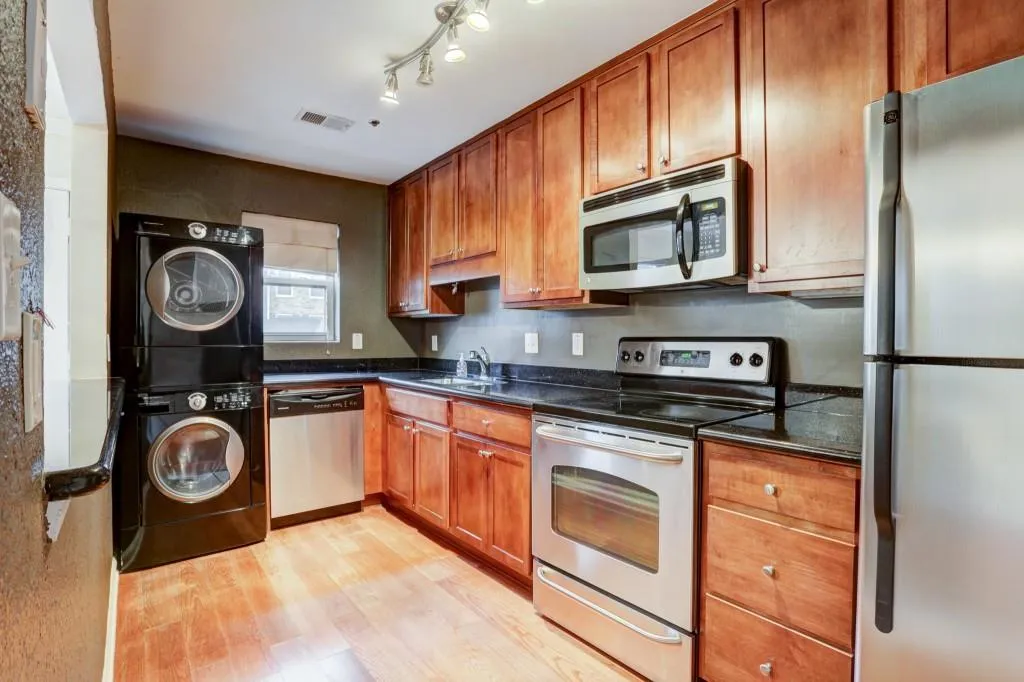 155 N River Drive Unit G, Sandy Springs, Georgia 30350, 2 Bedrooms Bedrooms, ,2 BathroomsBathrooms,Residential,Sold,155 N River Drive Unit G,6698548