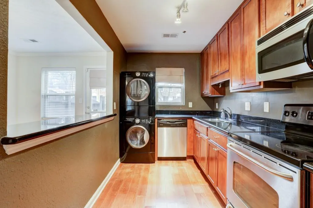 155 N River Drive Unit G, Sandy Springs, Georgia 30350, 2 Bedrooms Bedrooms, ,2 BathroomsBathrooms,Residential,Sold,155 N River Drive Unit G,6698548