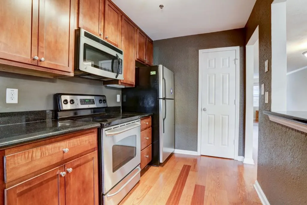 155 N River Drive Unit G, Sandy Springs, Georgia 30350, 2 Bedrooms Bedrooms, ,2 BathroomsBathrooms,Residential,Sold,155 N River Drive Unit G,6698548