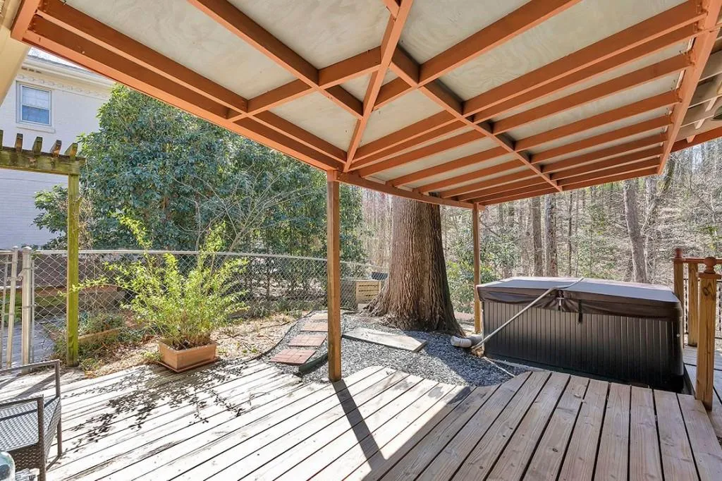 220 River Springs Drive, Sandy Springs, Georgia 30328, 4 Bedrooms Bedrooms, ,3 BathroomsBathrooms,Residential,Sold,220 River Springs Drive,7019546