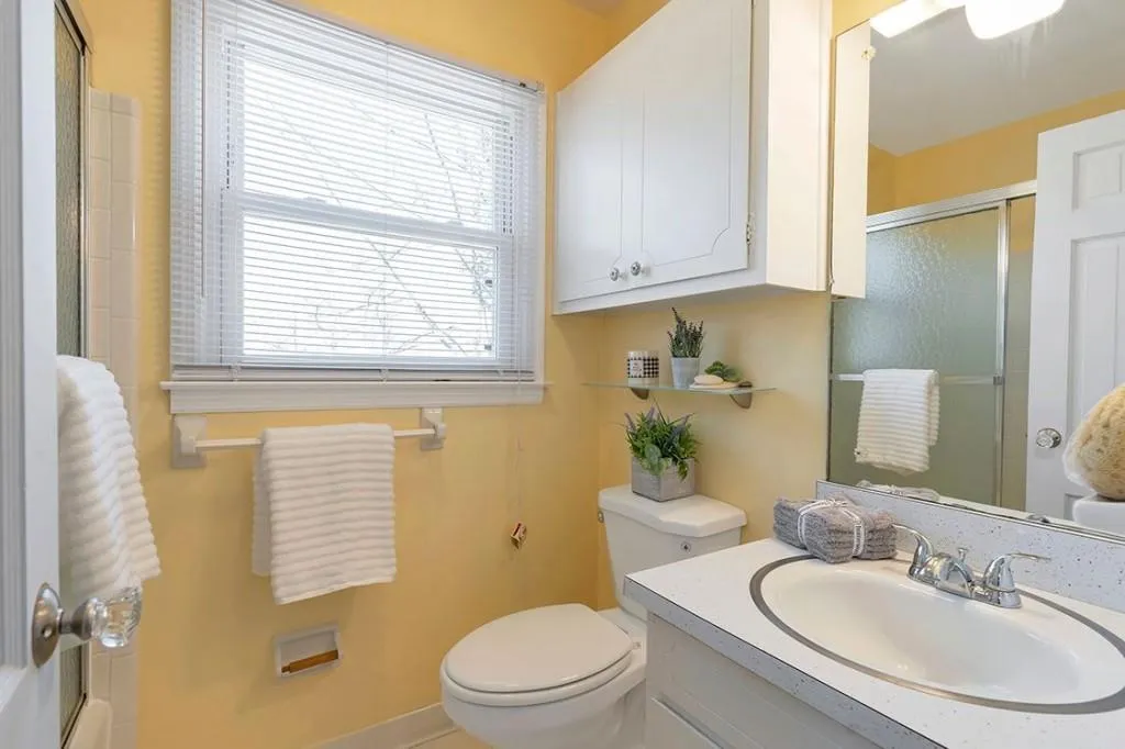 220 River Springs Drive, Sandy Springs, Georgia 30328, 4 Bedrooms Bedrooms, ,3 BathroomsBathrooms,Residential,Sold,220 River Springs Drive,7019546