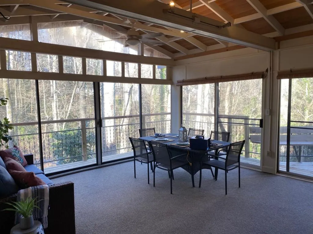 220 River Springs Drive, Sandy Springs, Georgia 30328, 4 Bedrooms Bedrooms, ,3 BathroomsBathrooms,Residential,Sold,220 River Springs Drive,7019546