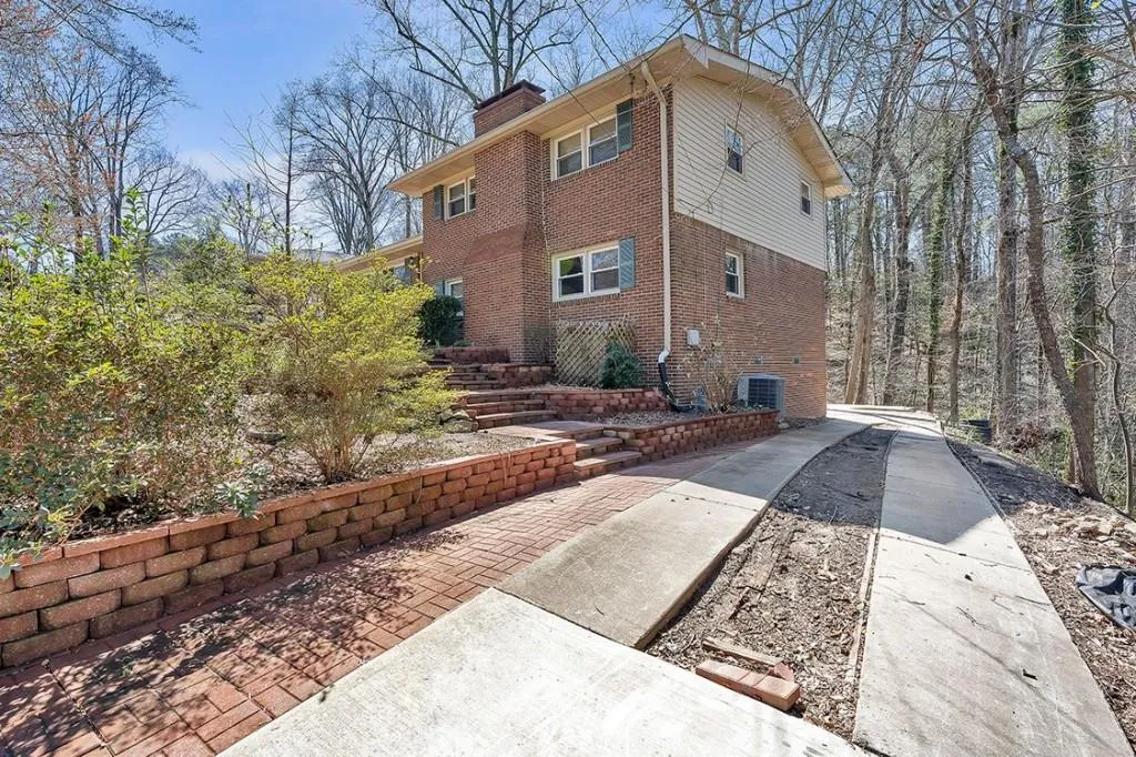 220 River Springs Drive, Sandy Springs, Georgia 30328, 4 Bedrooms Bedrooms, ,3 BathroomsBathrooms,Residential,Sold,220 River Springs Drive,7019546