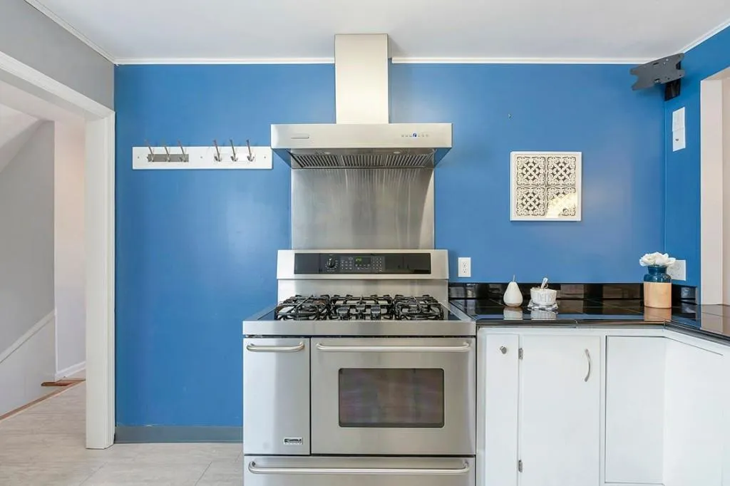 220 River Springs Drive, Sandy Springs, Georgia 30328, 4 Bedrooms Bedrooms, ,3 BathroomsBathrooms,Residential,Sold,220 River Springs Drive,7019546