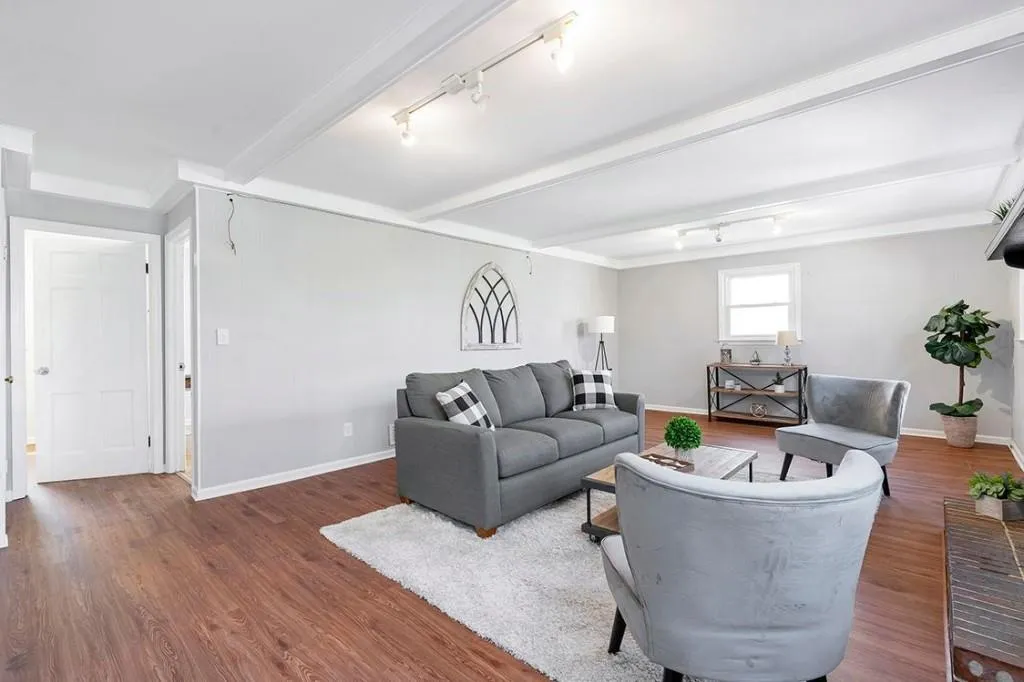 220 River Springs Drive, Sandy Springs, Georgia 30328, 4 Bedrooms Bedrooms, ,3 BathroomsBathrooms,Residential,Sold,220 River Springs Drive,7019546