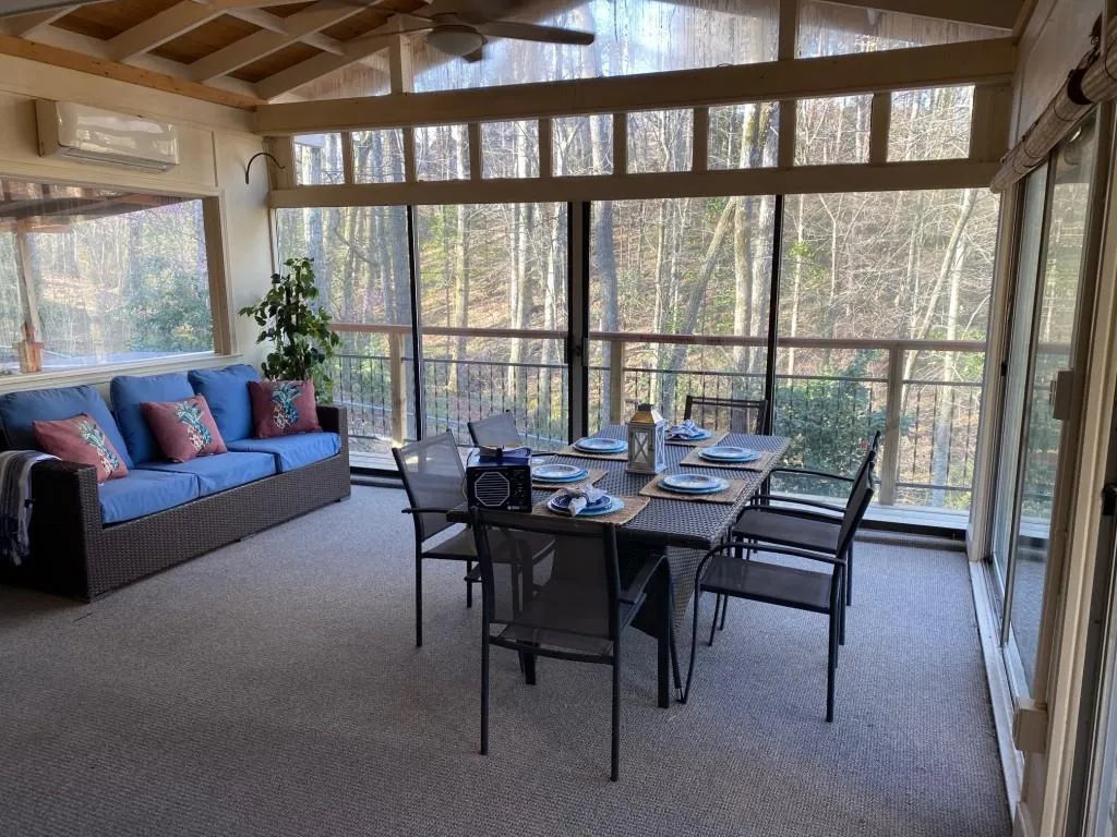 220 River Springs Drive, Sandy Springs, Georgia 30328, 4 Bedrooms Bedrooms, ,3 BathroomsBathrooms,Residential,Sold,220 River Springs Drive,7019546