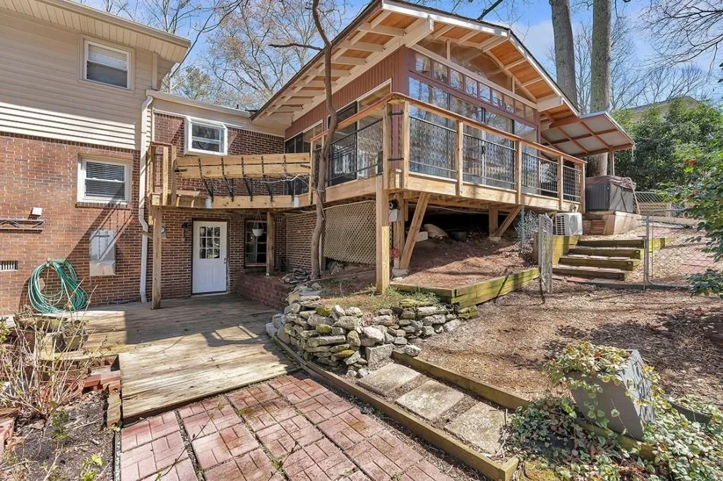 220 River Springs Drive, Sandy Springs, Georgia 30328, 4 Bedrooms Bedrooms, ,3 BathroomsBathrooms,Residential,Sold,220 River Springs Drive,7019546