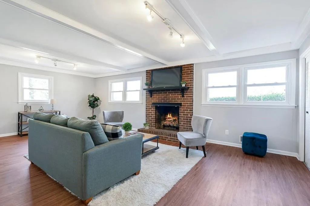 220 River Springs Drive, Sandy Springs, Georgia 30328, 4 Bedrooms Bedrooms, ,3 BathroomsBathrooms,Residential,Sold,220 River Springs Drive,7019546