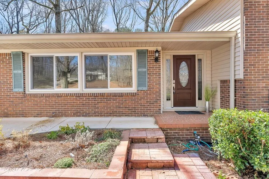 220 River Springs Drive, Sandy Springs, Georgia 30328, 4 Bedrooms Bedrooms, ,3 BathroomsBathrooms,Residential,Sold,220 River Springs Drive,7019546