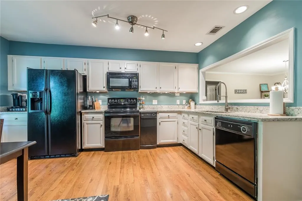 807 Abingdon Way, Atlanta, Georgia 30328, 2 Bedrooms Bedrooms, ,2 BathroomsBathrooms,Residential,Sold,807 Abingdon Way,6583672 807 Abingdon Way, Atlanta, Georgia 30328, 2 Bedrooms Bedrooms, ,2 BathroomsBathrooms,Residential,Sold,807 Abingdon Way,6583672