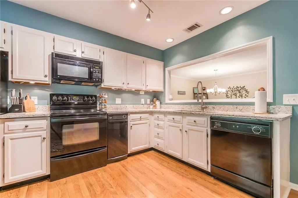 807 Abingdon Way, Atlanta, Georgia 30328, 2 Bedrooms Bedrooms, ,2 BathroomsBathrooms,Residential,Sold,807 Abingdon Way,6583672 807 Abingdon Way, Atlanta, Georgia 30328, 2 Bedrooms Bedrooms, ,2 BathroomsBathrooms,Residential,Sold,807 Abingdon Way,6583672