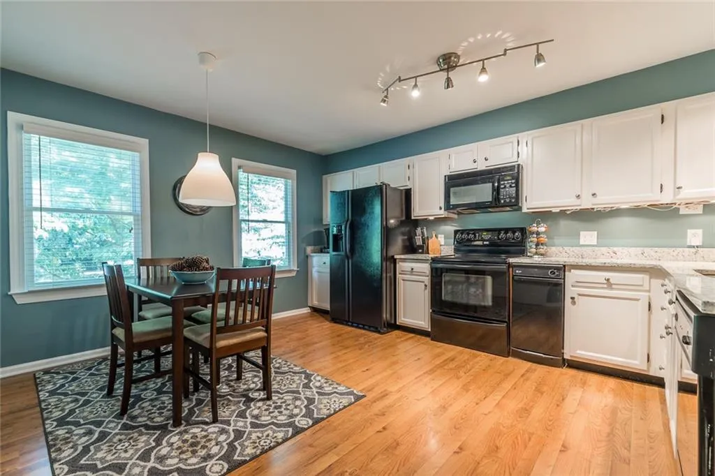 807 Abingdon Way, Atlanta, Georgia 30328, 2 Bedrooms Bedrooms, ,2 BathroomsBathrooms,Residential,Sold,807 Abingdon Way,6583672 807 Abingdon Way, Atlanta, Georgia 30328, 2 Bedrooms Bedrooms, ,2 BathroomsBathrooms,Residential,Sold,807 Abingdon Way,6583672