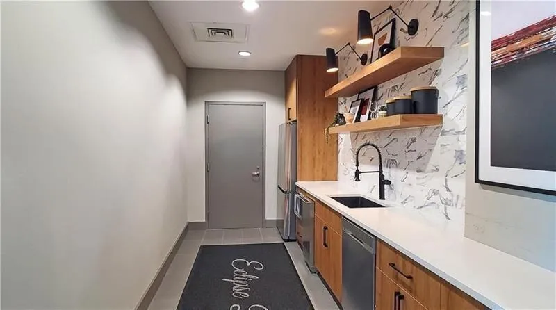250 Pharr Road Ne Unit 1116, Atlanta, Georgia 30305, 1 Bedroom Bedrooms, ,1 BathroomBathrooms,Residential,For Sale,250 Pharr Road Ne Unit 1116,7623963