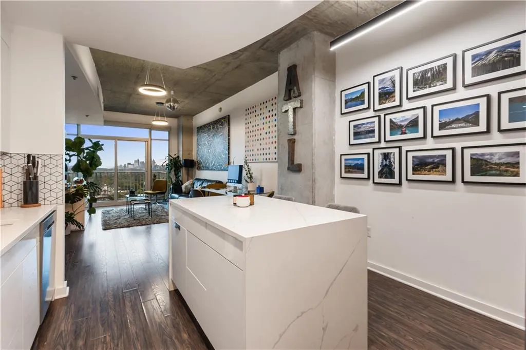 250 Pharr Road Ne Unit 1116, Atlanta, Georgia 30305, 1 Bedroom Bedrooms, ,1 BathroomBathrooms,Residential,For Sale,250 Pharr Road Ne Unit 1116,7623963