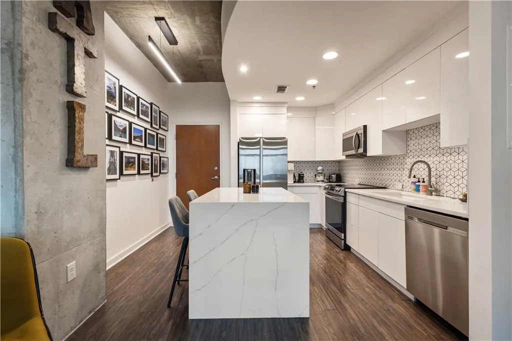 250 Pharr Road Ne Unit 1116, Atlanta, Georgia 30305, 1 Bedroom Bedrooms, ,1 BathroomBathrooms,Residential,For Sale,250 Pharr Road Ne Unit 1116,7623963