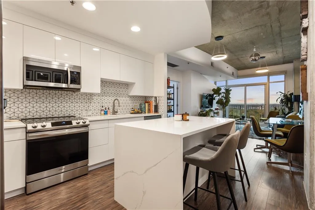 250 Pharr Road Ne Unit 1116, Atlanta, Georgia 30305, 1 Bedroom Bedrooms, ,1 BathroomBathrooms,Residential,For Sale,250 Pharr Road Ne Unit 1116,7623963
