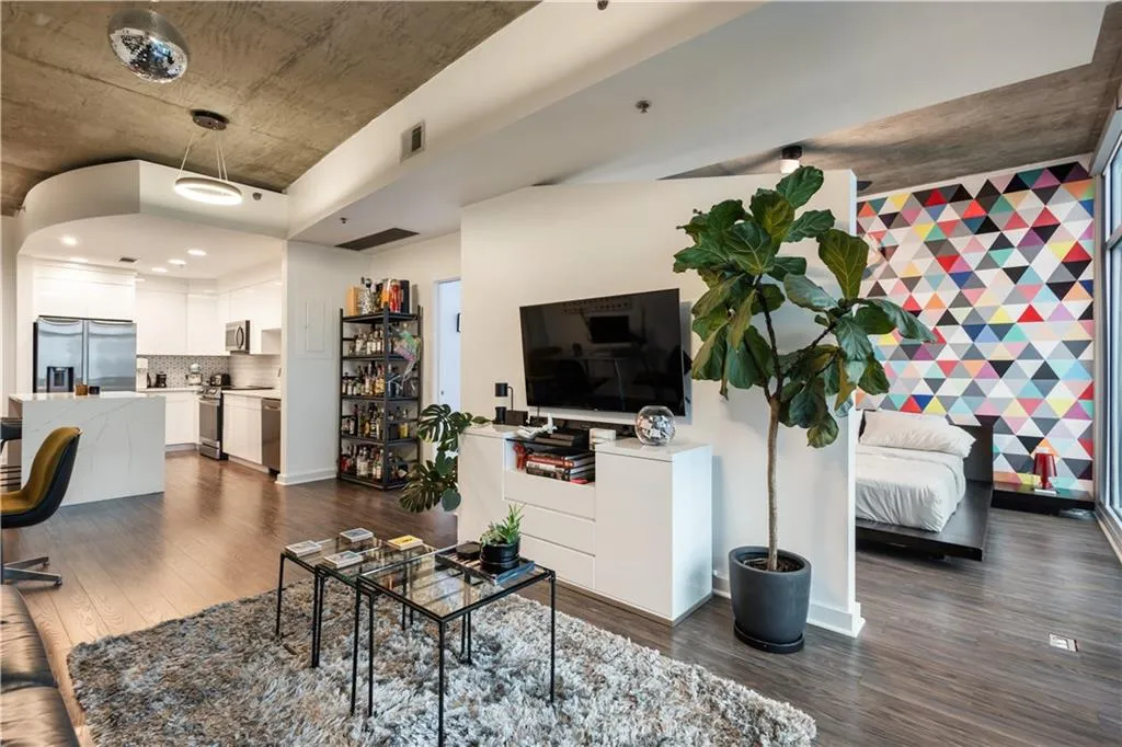 250 Pharr Road Ne Unit 1116, Atlanta, Georgia 30305, 1 Bedroom Bedrooms, ,1 BathroomBathrooms,Residential,For Sale,250 Pharr Road Ne Unit 1116,7623963