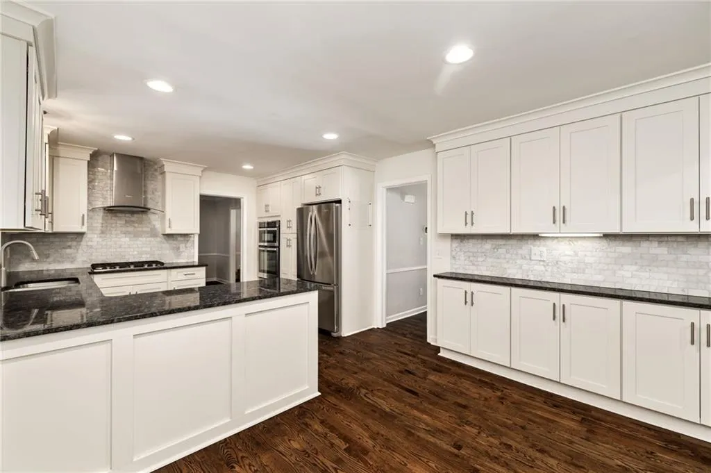 6780 River Springs Lane, Atlanta, Georgia 30328, 5 Bedrooms Bedrooms, ,3 BathroomsBathrooms,Residential,Sold,6780 River Springs Lane,7442183