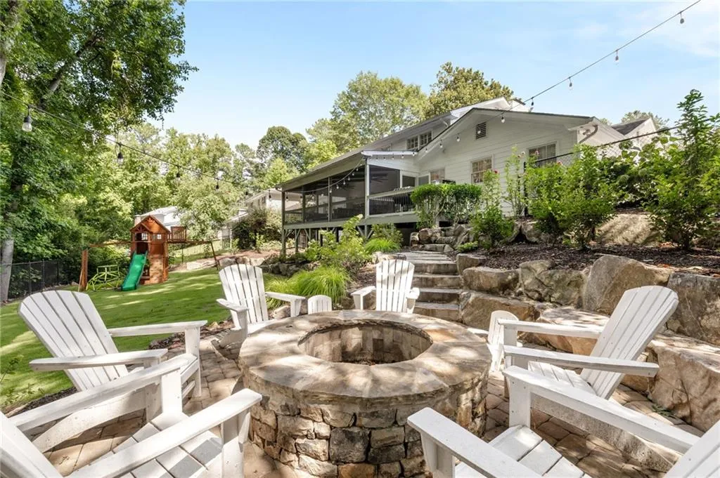 6780 River Springs Lane, Atlanta, Georgia 30328, 5 Bedrooms Bedrooms, ,3 BathroomsBathrooms,Residential,Sold,6780 River Springs Lane,7442183
