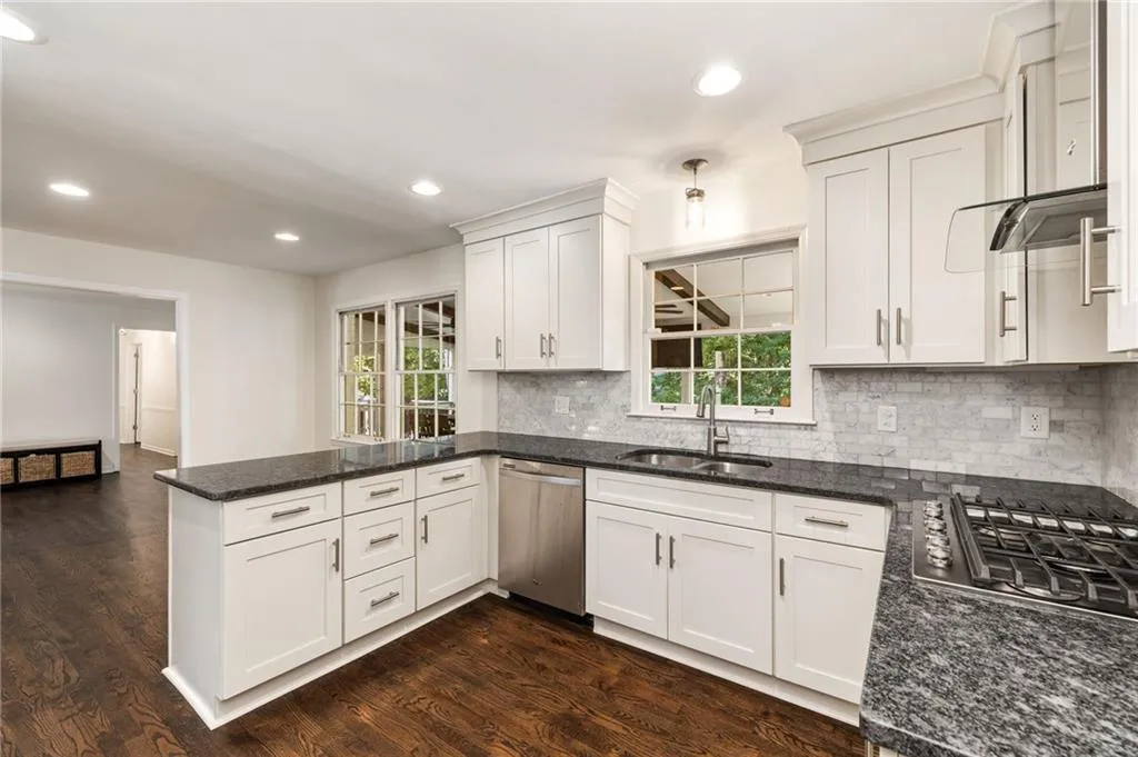 6780 River Springs Lane, Atlanta, Georgia 30328, 5 Bedrooms Bedrooms, ,3 BathroomsBathrooms,Residential,Sold,6780 River Springs Lane,7442183
