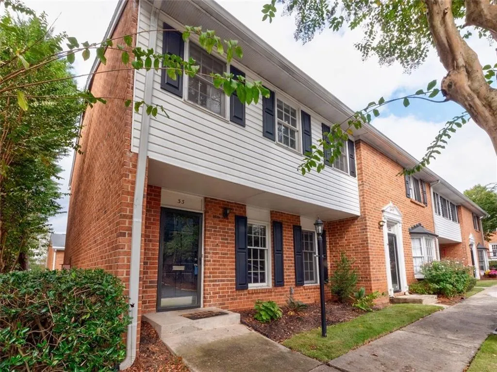6520 Roswell Road Unit 33, Atlanta, Georgia 30328, 3 Bedrooms Bedrooms, ,2 BathroomsBathrooms,Residential,Sold,6520 Roswell Road Unit 33,6092622