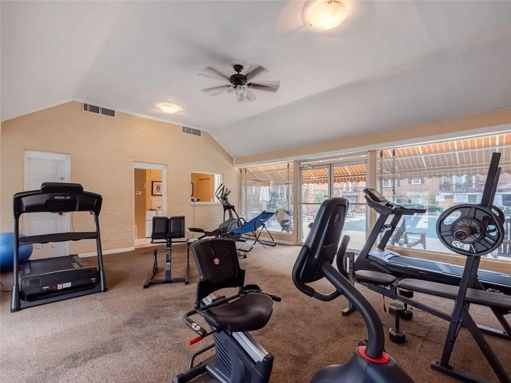 6520 Roswell Road Unit 33, Atlanta, Georgia 30328, 3 Bedrooms Bedrooms, ,2 BathroomsBathrooms,Residential,Sold,6520 Roswell Road Unit 33,6092622