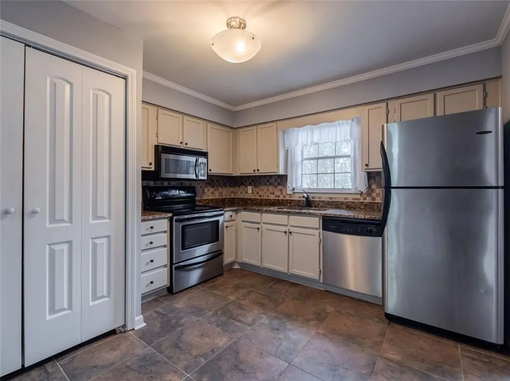 6520 Roswell Road Unit 33, Atlanta, Georgia 30328, 3 Bedrooms Bedrooms, ,2 BathroomsBathrooms,Residential,Sold,6520 Roswell Road Unit 33,6092622