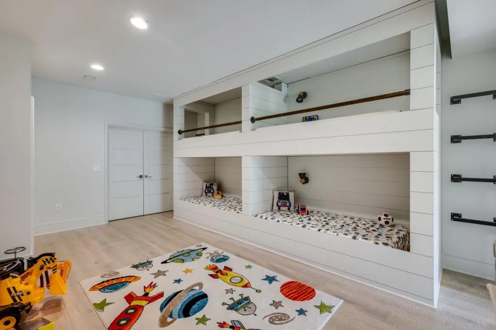 1845 Spalding Drive, Sandy Springs, Georgia 30350, 6 Bedrooms Bedrooms, ,6 BathroomsBathrooms,Residential,Sold,1845 Spalding Drive,7040385