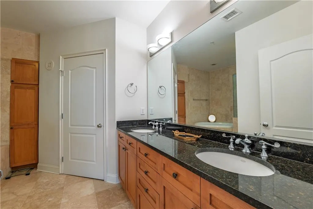 2828 Peachtree Road Nw Unit 1501, Atlanta, Georgia 30305, 2 Bedrooms Bedrooms, ,2 BathroomsBathrooms,Residential,For Sale,2828 Peachtree Road Nw Unit 1501,7576121